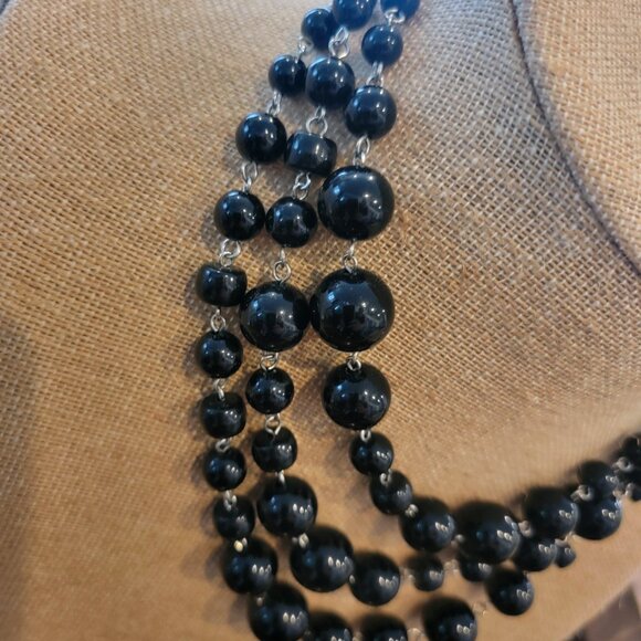 Paparazzi Necklace ~ Everyone Scatter! - Black - Picture 4 of 8